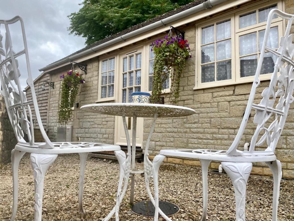 Heart Of The Village Cotswold Cottage In Crudwell. Eksteriør billede
